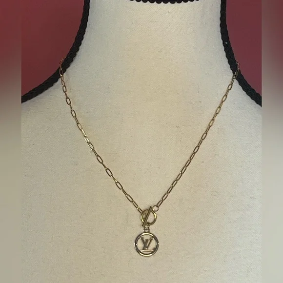 Louis Vuitton Upcycled LV charm toggle necklace - Picture 4 of 7